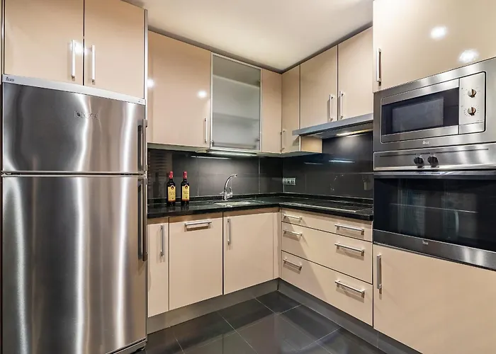 East Maewest アパート エステポナ