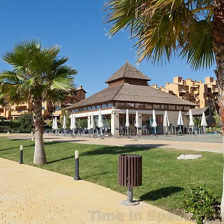 East Maewest Apartman *